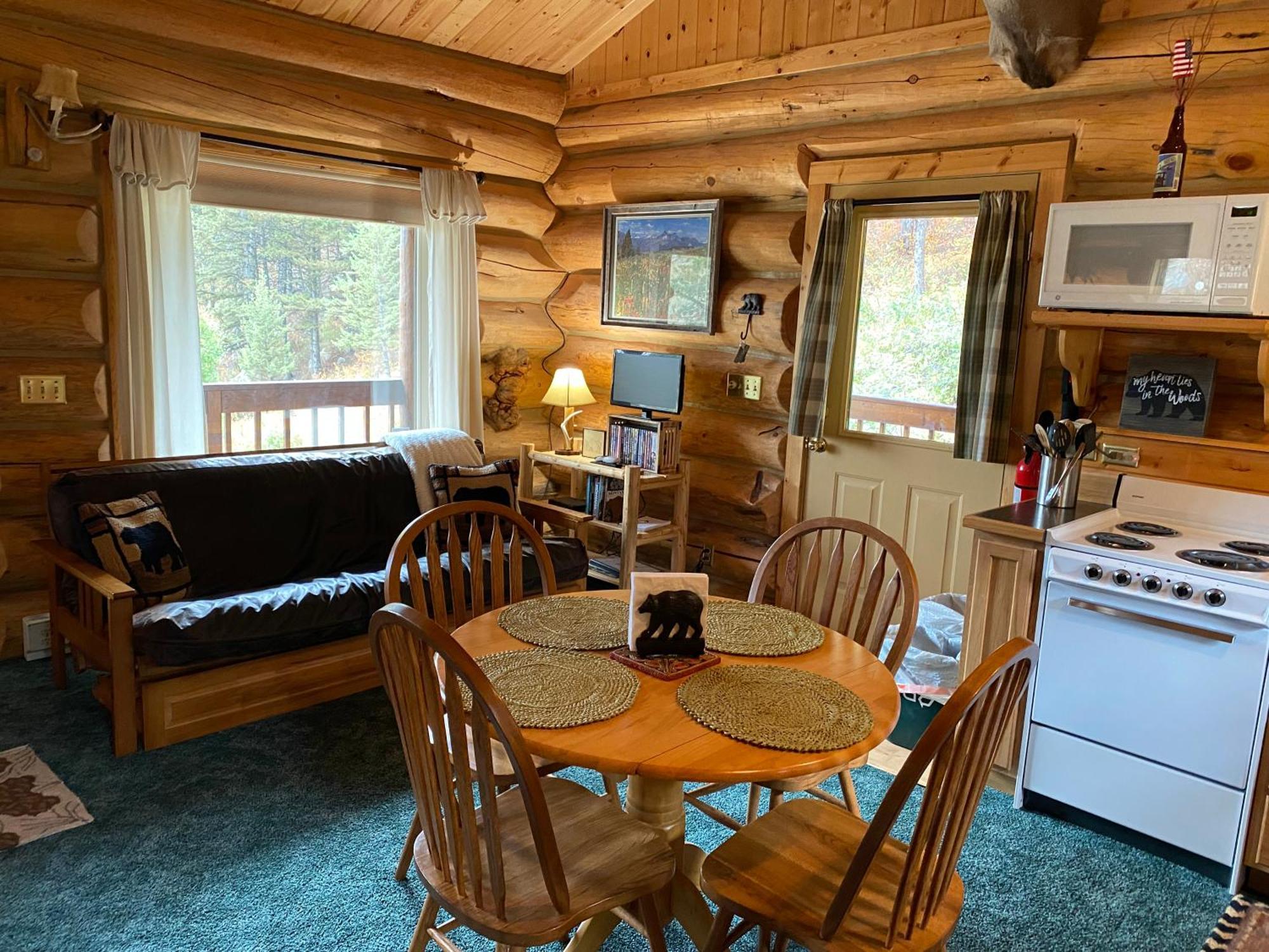 Two Bears Inn Bed & Breakfast Ред-Лодж Экстерьер фото