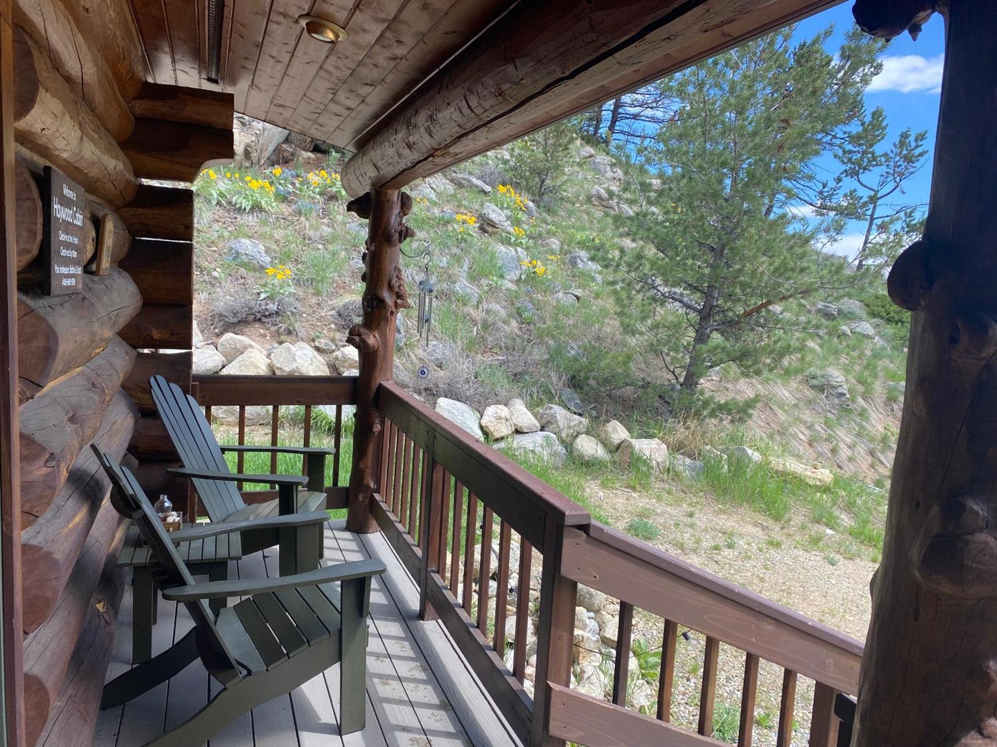 Two Bears Inn Bed & Breakfast Ред-Лодж Экстерьер фото