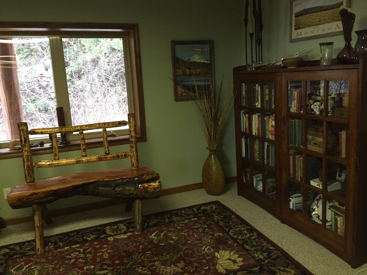 Two Bears Inn Bed & Breakfast Ред-Лодж Экстерьер фото